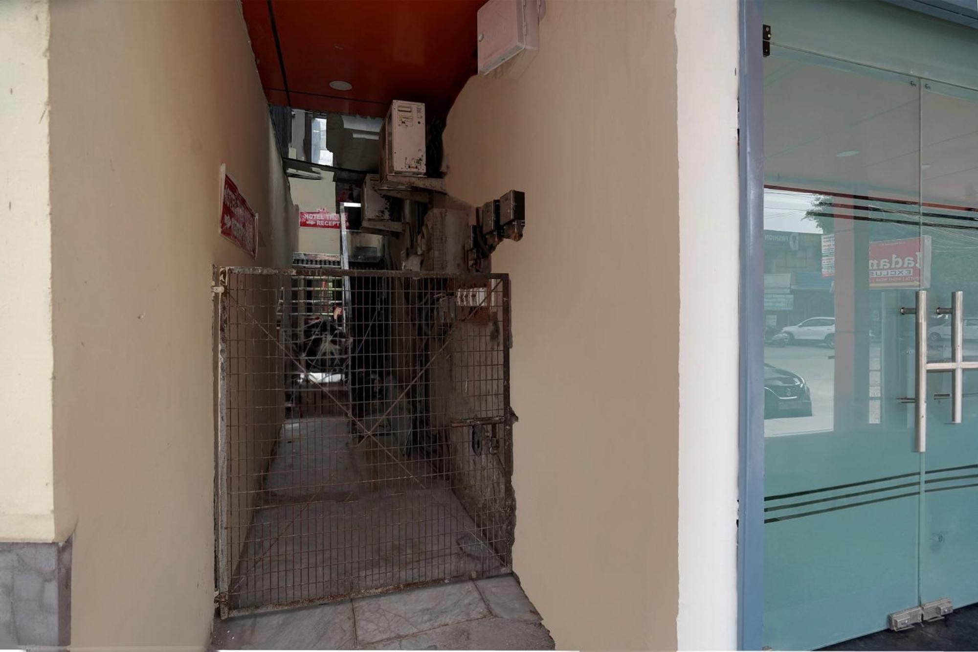 Hotel O 81617 The Pacific Hotel Ghaziabad Bagian luar foto
