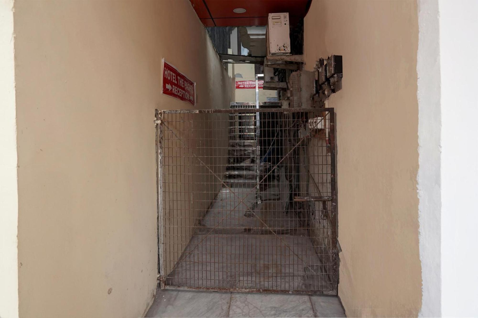 Hotel O 81617 The Pacific Hotel Ghaziabad Bagian luar foto