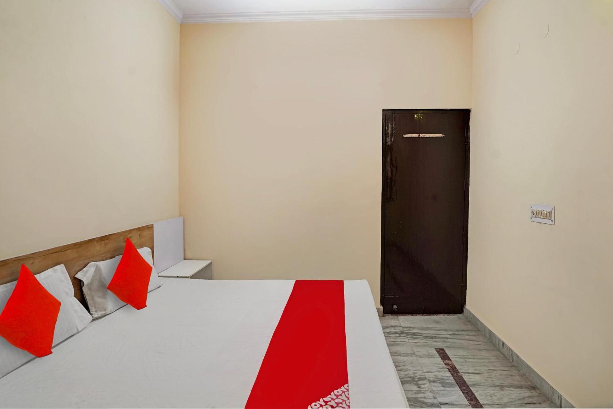 Hotel O 81617 The Pacific Hotel Ghaziabad Bagian luar foto