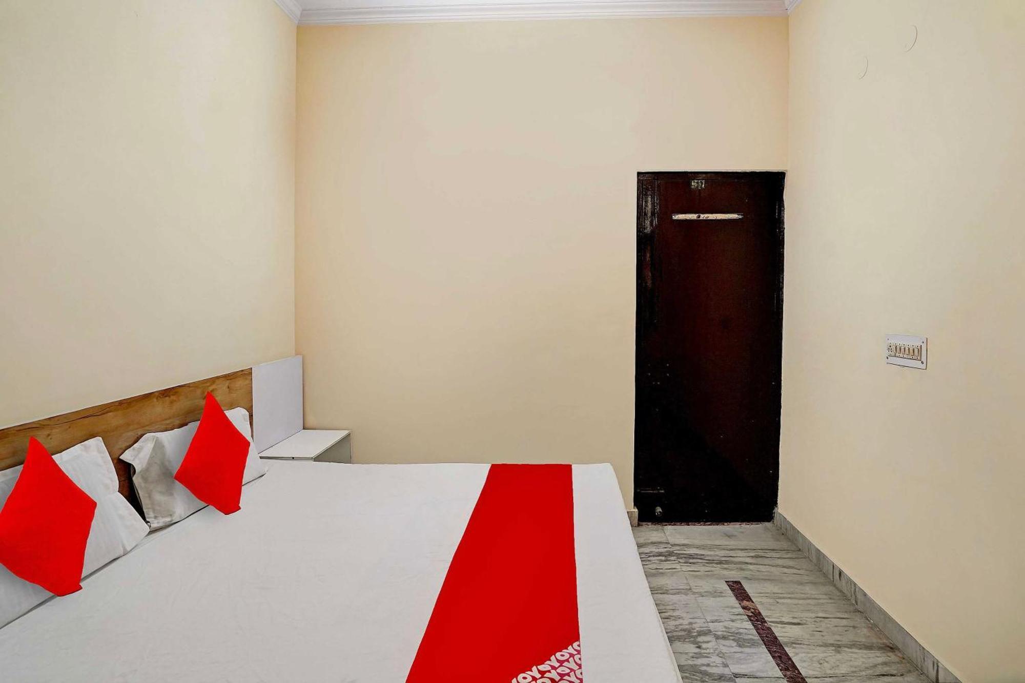 Hotel O 81617 The Pacific Hotel Ghaziabad Bagian luar foto